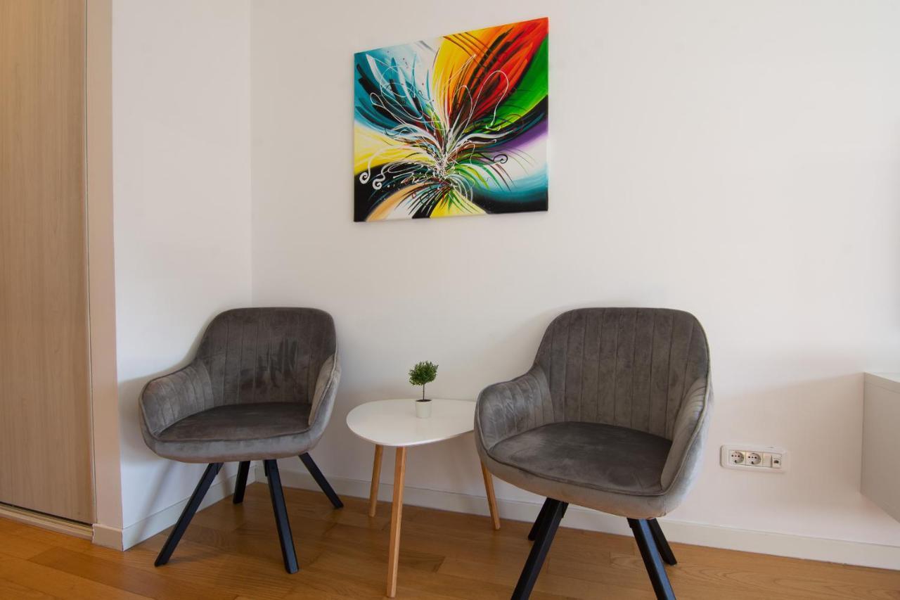 A Blok New Modern - Free Garage Parking, Comfortable, Quiet With A Park View Belgrado Esterno foto