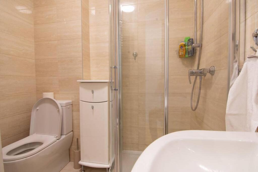 A Blok New Modern - Free Garage Parking, Comfortable, Quiet With A Park View Belgrado Esterno foto